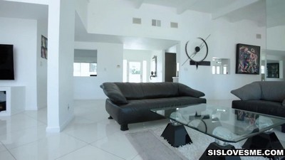 Блондинки, Камшот, В одежде, Молодые, Маленькие сиськи, Худые девушки, Большие члены, Любовницы, POV, Камшот, Сосет, От первого лица, POV видео, На камеру, В спальне, Догги стайл, Блонда, Sis Loves Me,