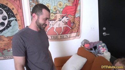 Блондинки, Минет, Куннилингус, Молодые, Раком, Riley Star, Трахает в рот, Посадил на член, Ебутся на диване, Трахает с удушением, Розовая щелка, Блондинка в очках, Молодая со зрелым, Интимная стрижка, Грубый в киску, Сперма на язык, Женские стоны, С пирсингом,