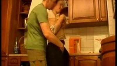 Русские, Зрелые и постарше, Дома, На кухне,